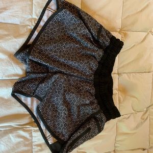 Lululemon black Tracker shorts- 6